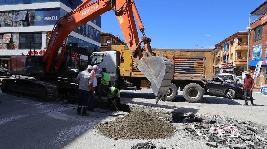Nerim Tombul Caddesinde Altyapı &Ccedil;alışmaları Devam Ediyor
