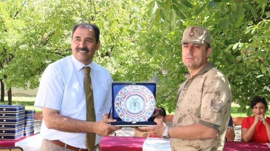 15 Temmuz Anma Programına Katkı Sağlayanlar &Ouml;d&uuml;llendirildi