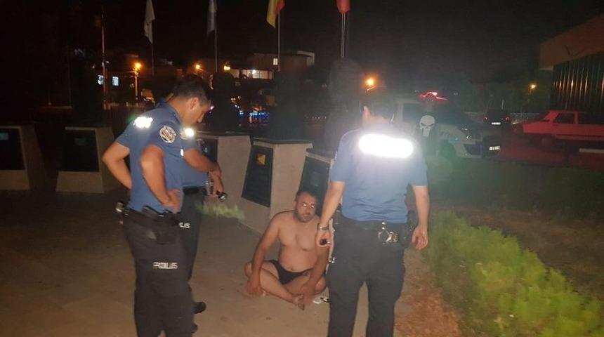 Karısı Evden Attı &Ccedil;ırıl&ccedil;ıplak Sokakta Kaldı