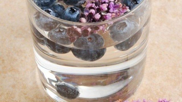 Yaban mersinli Lavanta Suyu