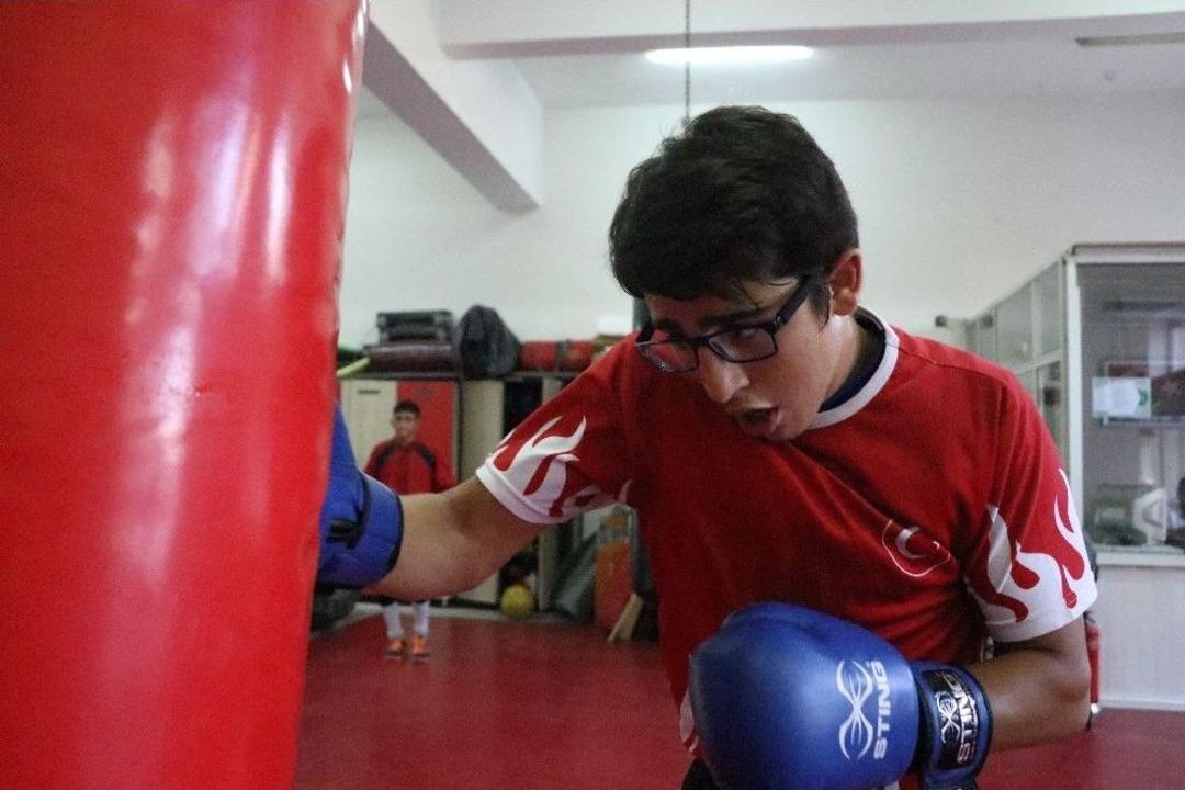 (&ouml;zel Haber) Rakiplerinin G&ouml;zl&uuml;k Taktığı İ&ccedil;in Dalga Ge&ccedil;tiği Mizan, 2 Yıldır Yenilmiyor