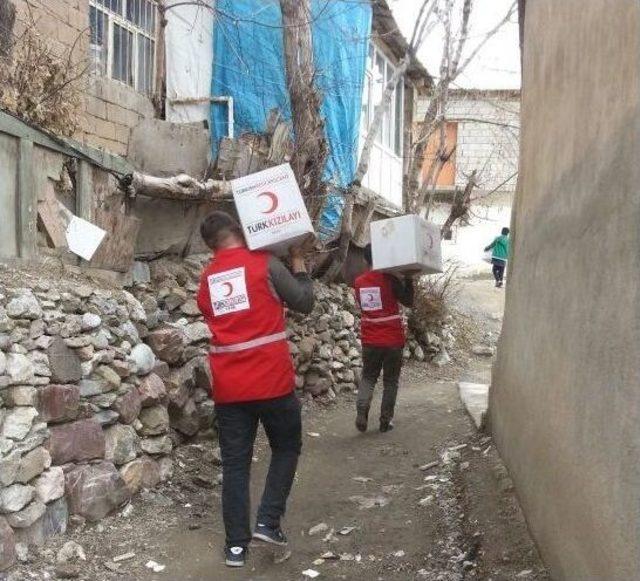 Kızılaydan Öğrencilere Giyim Ve Ayakkabı Desteği