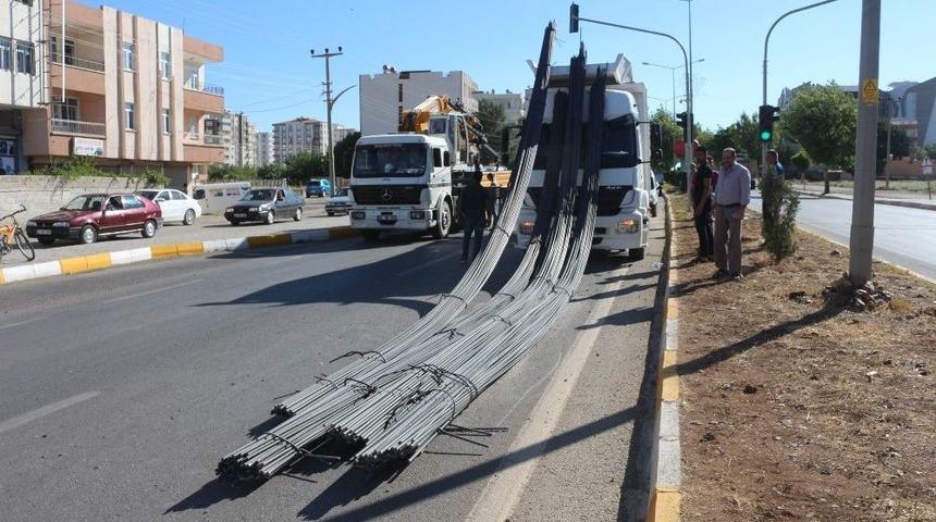 (&ouml;zel) İnşaat Demirleri Ok Gibi Fırladı