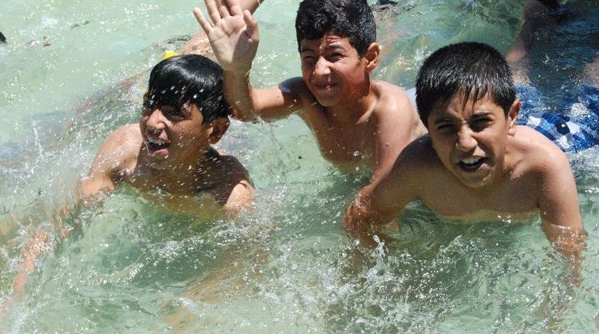 Şanlıurfa&rsquo;da &Ccedil;ocukların Tehlikeli Serinlemesi