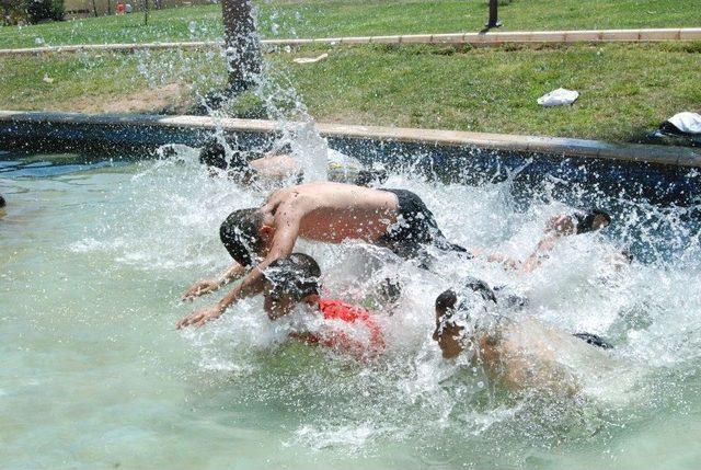 Şanlıurfa’da Çocukların Tehlikeli Serinlemesi