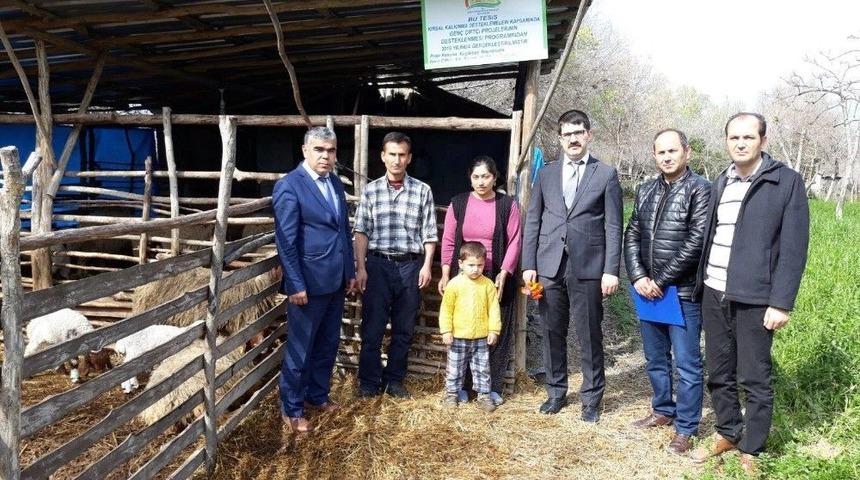 Kaymakam Coşkun&rsquo;dan Gen&ccedil; &Ccedil;ift&ccedil;ilere Destek