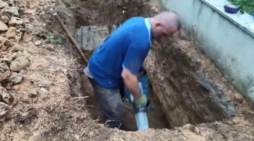 Mezarın Yerini Değiştirmek Yerine, Kayayı Parçalamak İçin Farklı Yöntemler Denedi