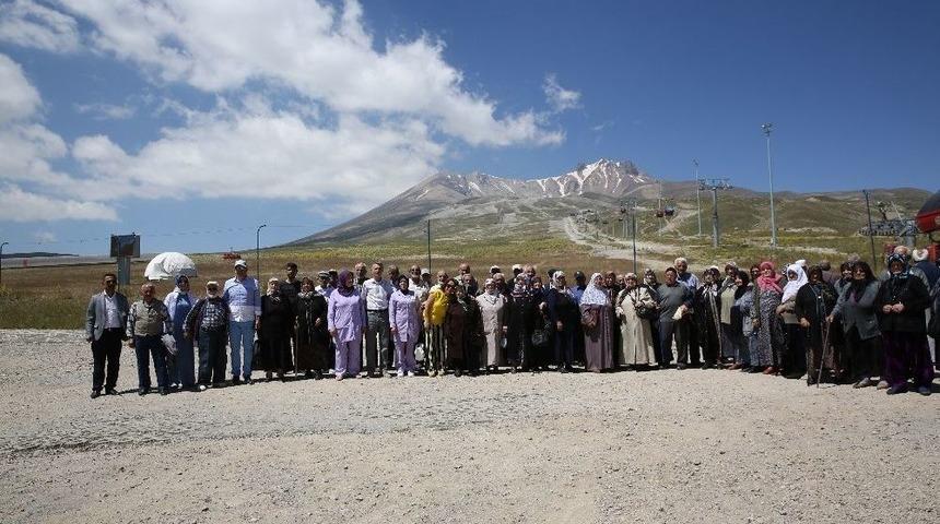 100 Yaşlı İlk Defa Erciyes’e Çıkmanın Heyecanını Yaşadı