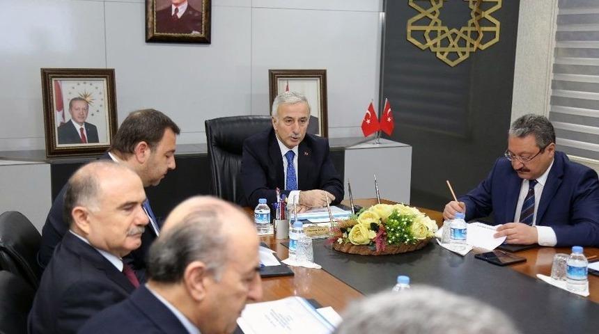 Vali Kam&ccedil;ı Başkanlığında &Uuml;niversitelerin G&uuml;venliğine Y&ouml;nelik Değerlendirme Toplantısı Yapıldı