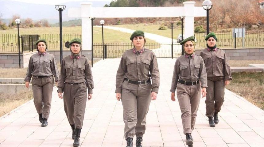 &Uuml;niversiteli Gen&ccedil; Kızlardan Afrin Şehitlerine İşaret Diliyle &lsquo;g&uuml;l&uuml;mse Anne&rsquo; Klibi