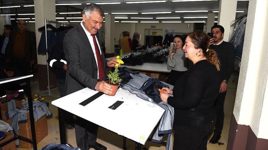 Başkan Karalar, Emek&ccedil;i Kadınlarla Buluştu