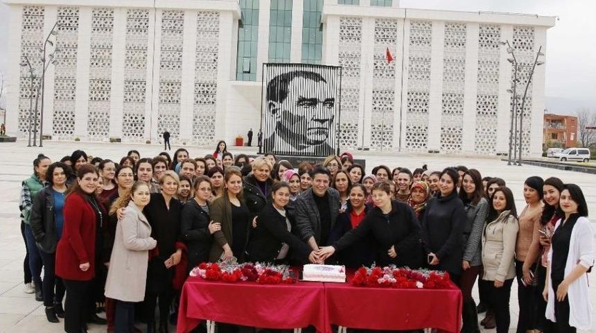 Başkan Genç’ten Kadın Personele Jest