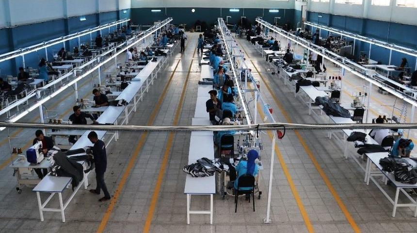 Van&rsquo;da A&ccedil;ılan Tekstil Fabrikası 110 Kişiye Ekmek Kapısı Oldu