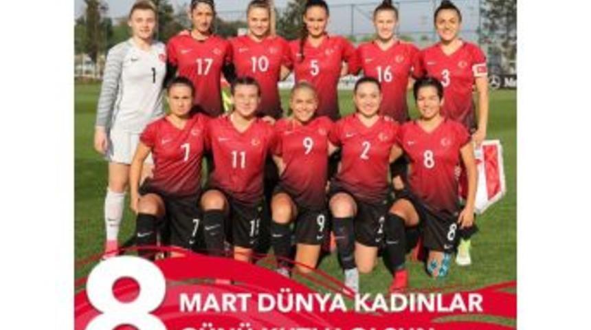 T&uuml;rkiye Futbol Federasyonu &rsquo;kadınlar G&uuml;n&uuml;&rsquo;n&uuml; Unutmadı