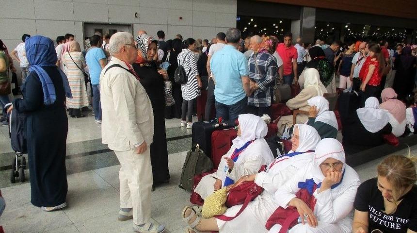 158 Kişilik Hacı Kafilesi Uğurlanıyor