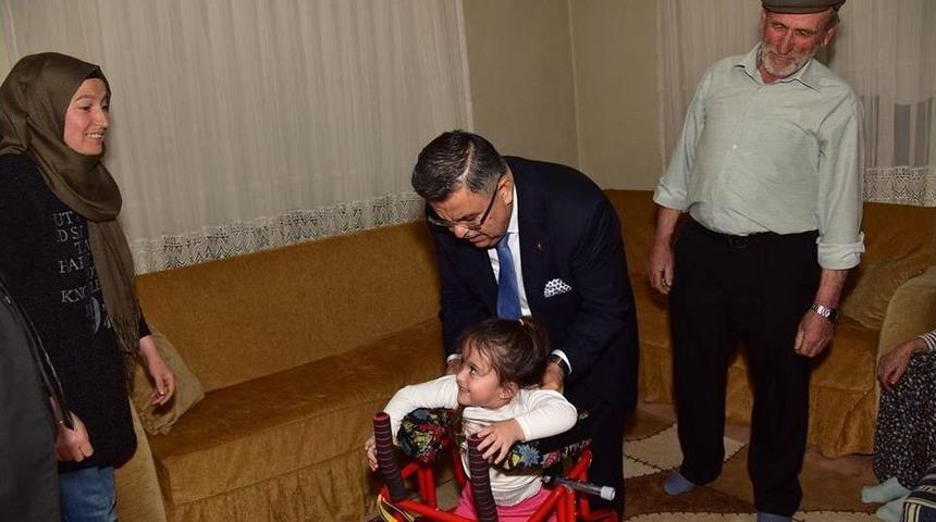 Minik Kader Artık Y&uuml;r&uuml;te&ccedil; Yardımıyla Y&uuml;r&uuml;yebilecek