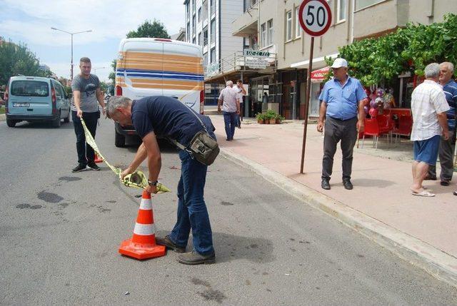 Otomobille Çarpışan Motosikletli Ağır Yaralandı