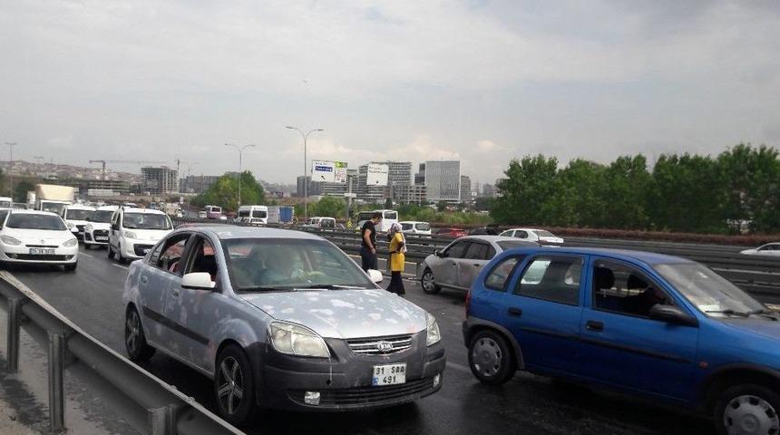 (&ouml;zel) E-5&rsquo;te Yağmur Zincirleme Kaza Getirdi