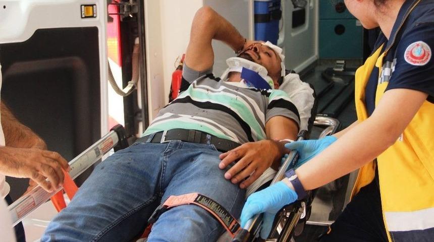 Şanlıurfa&rsquo;da Otomobiller &Ccedil;arpıştı: 3 Yaralı