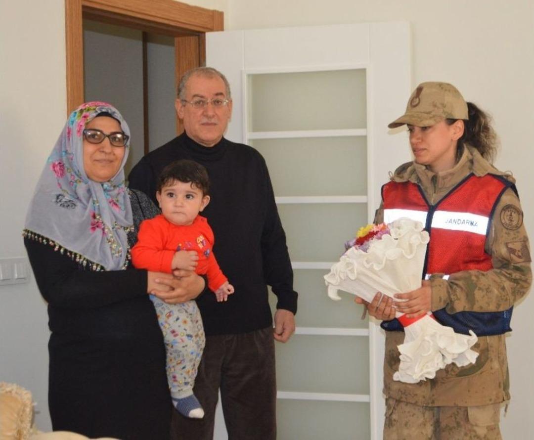 Askerlerden Kadınlara 8 Mart Kutlaması