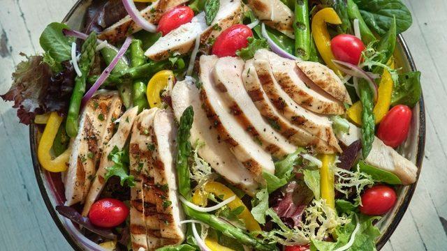 Soya Soslu Tavuklu Salata