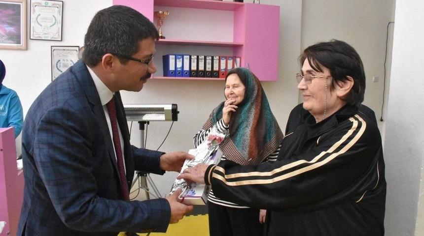 Başkan &Ccedil;elik&rsquo;ten 60 Yaş &Uuml;st&uuml; Sporculara 8 Mart Ziyareti