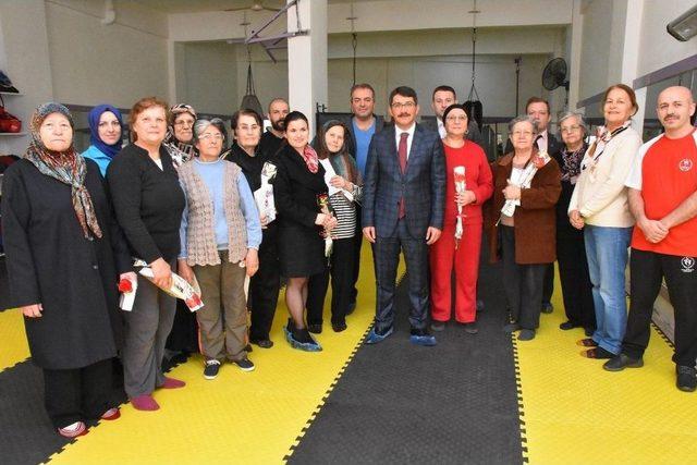 Başkan &Ccedil;elik&rsquo;ten 60 Yaş &Uuml;st&uuml; Sporculara 8 Mart Ziyareti 1