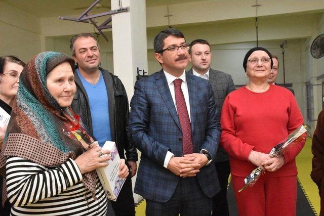Başkan &Ccedil;elik&rsquo;ten 60 Yaş &Uuml;st&uuml; Sporculara 8 Mart Ziyareti 2