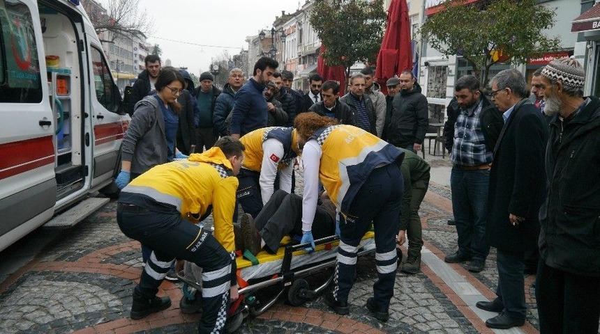 Trafiğe Kapalı Caddede Yayaya &Ccedil;arptı