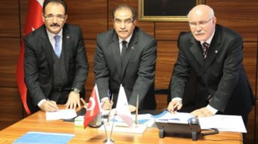 Uşak&rsquo;ta Binlerce &Ouml;ğrenciyi Kapsayan Protokole İmzalar Atıldı