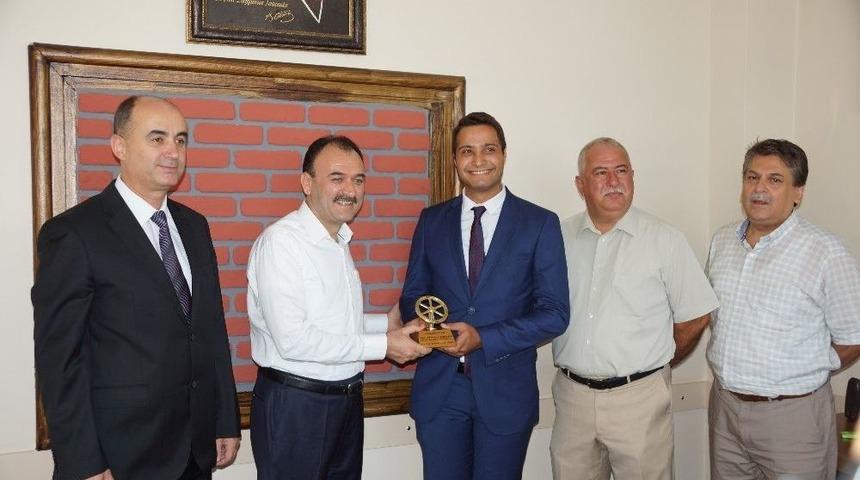 Aydın&rsquo;da Ayın Şof&ouml;r&uuml;ne &Ouml;d&uuml;l&uuml;n&uuml; &Ccedil;andıroğlu Verdi