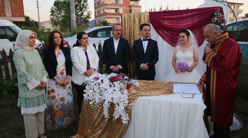 Sevgi Evi&rsquo;nden Gelin Ve Damat &Ccedil;ıktılar