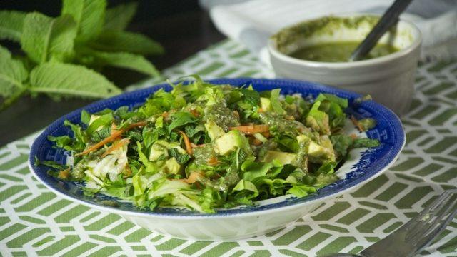 Avokadolu Ispanak Salatası