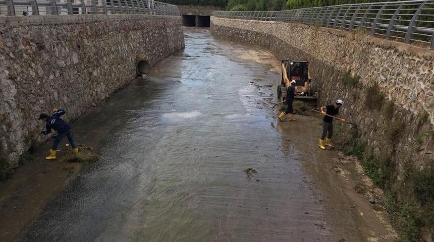 K&ouml;rfez&rsquo;de Dereler Temizleniyor
