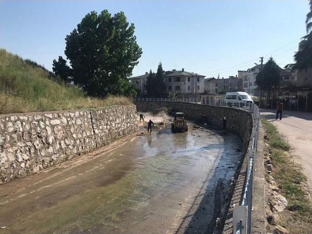 Körfez’de Dereler Temizleniyor