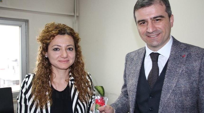 Başkan Yemenici&rsquo;den Kadın Personele &Ccedil;i&ccedil;ek