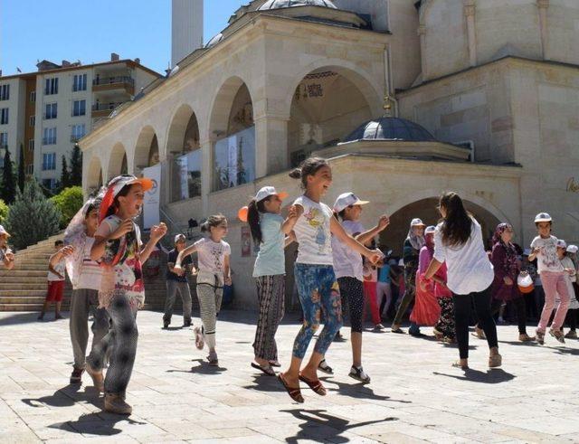 &Ccedil;ocuklar Bu Geleneği &Ccedil;ok Sevdi 1