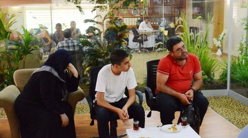 Başkan Uğurlu, Vatandaşlarla Yakından İlgileniyor