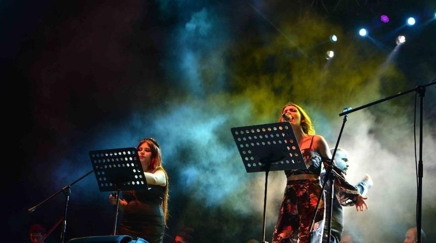 Roman Orkestrası&rsquo;nın İlk Konseri Beğeniyle İzlendi