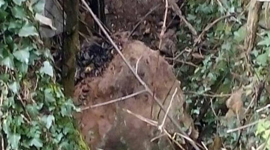 Kayalıklardan Kopan Taş Evin Üzerine Düştü