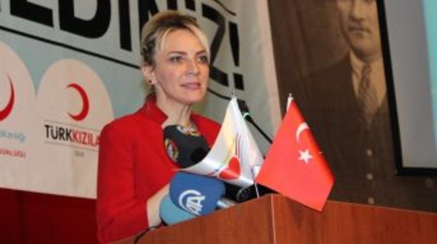 İzmir İl Sağlık M&uuml;d&uuml;r&uuml; Salnur: "600 Kişi Etkilendi"