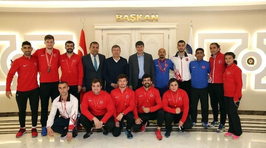 T&uuml;rel Şampiyon Sporcuları &Ouml;d&uuml;llendirdi