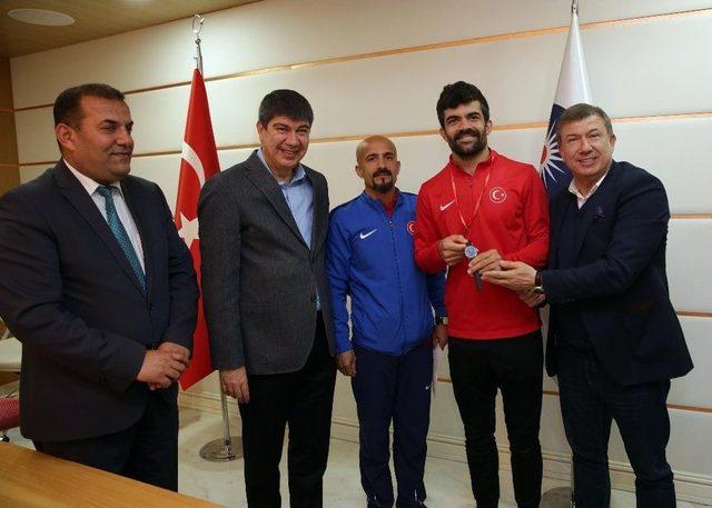 Türel Şampiyon Sporcuları Ödüllendirdi