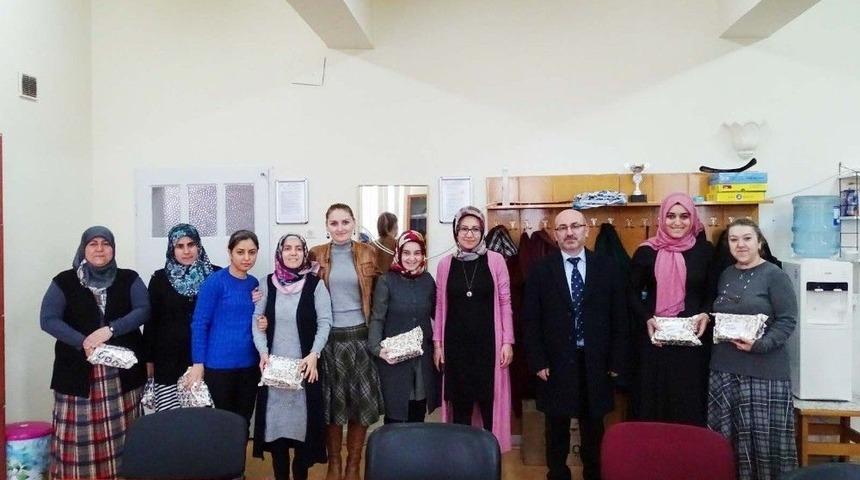 Müdür Cebeci, Bayan Öğretmenlerin Gününü Kutladı