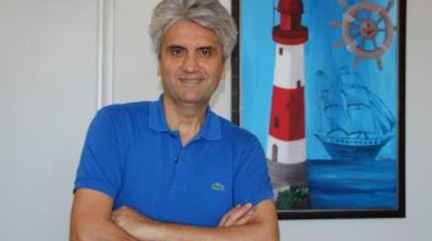 Do&ccedil;. Dr. Hayati Akbaş: "meme B&uuml;y&uuml;kl&uuml;ğ&uuml; Erkekleri Psikolojik Olarak Etkiler"