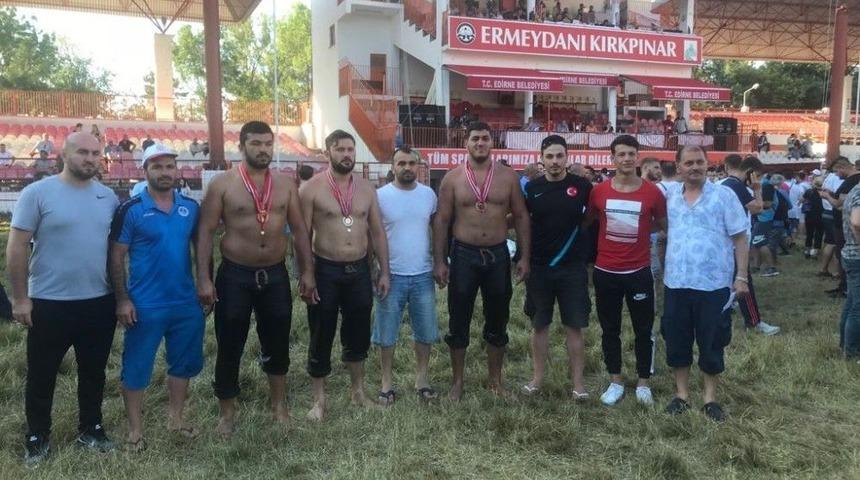 Kağıtsporlu Tanju Gemici Başpehlivanlığa Y&uuml;kseldi