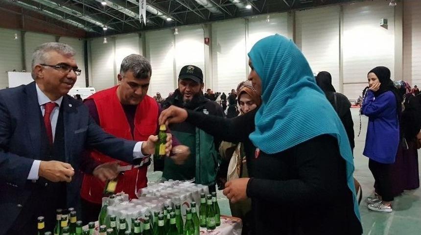 Kızılay, D&uuml;nya Kadınlar G&uuml;n&uuml;&rsquo;nde &ldquo;vicdan Konvoyunu&rdquo; Ağırladı