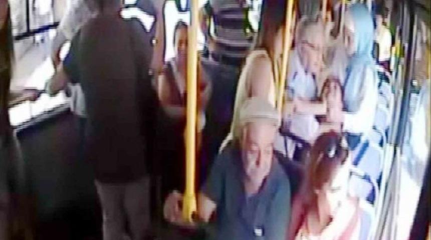 Duyarlı Şof&ouml;r Bayılan Yolcuyu Hastaneye Yetiştirdi