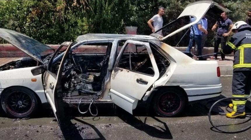 Batman&rsquo;da Seyir Halindeki Otomobil Alev Aldı