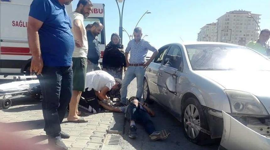 Otomobil Motosiklete &Ccedil;arptı: 2 Yaralı